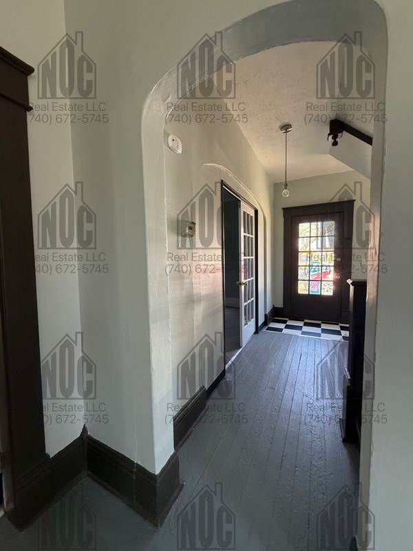 Building Photo - 726 E Main St