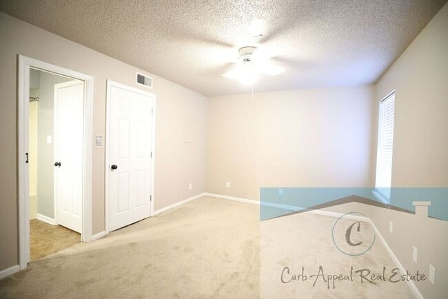 Building Photo - Beautiful 2 bedroom / 2 bath home with a fenced in yard!!