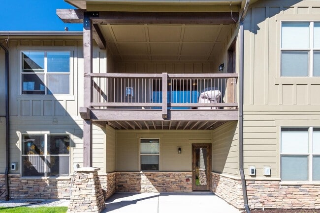 Building Photo - Modern Townhome in Black Rock Ridge