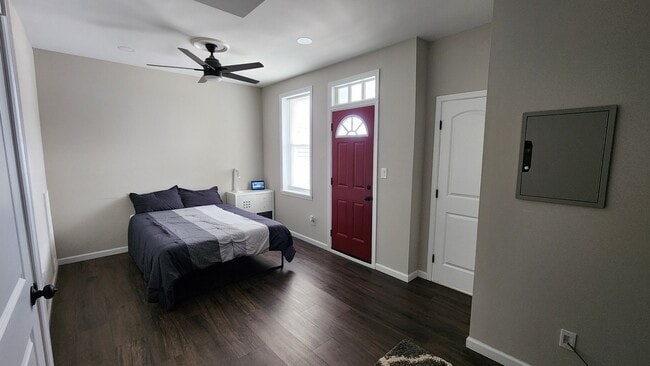 Building Photo - 3512 Holmes Ave