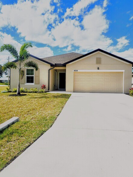 Building Photo - 4656 SW Lassiter Ter