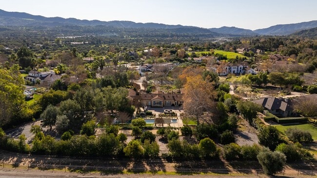 Building Photo - Outdoor Oasis