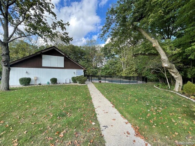 Building Photo - 7550 Woodview St