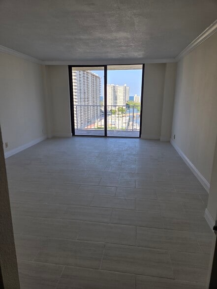 Master Bedroom - 290 174th St