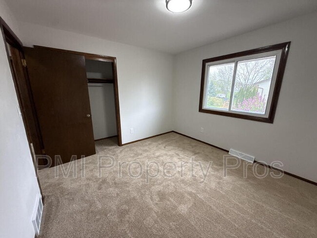 Building Photo - 8150 S 88th St