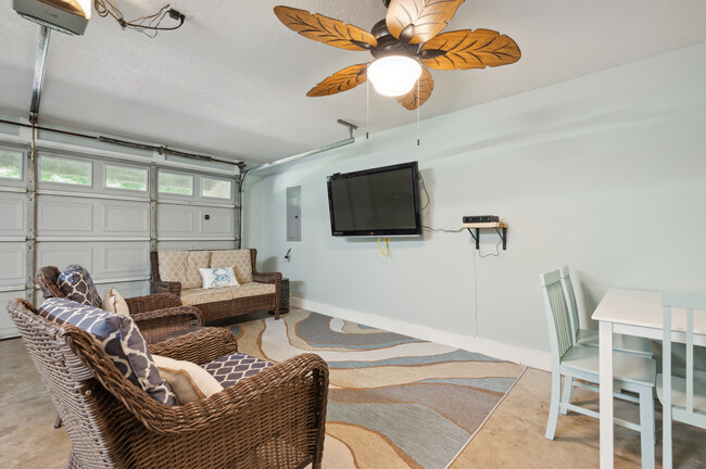 Building Photo - 200 Salt Air Dr
