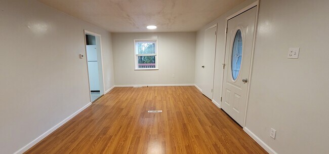 Building Photo - 281 Acre Ave