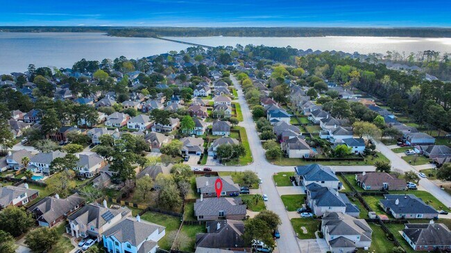 Building Photo - 8719 Sailing Dr