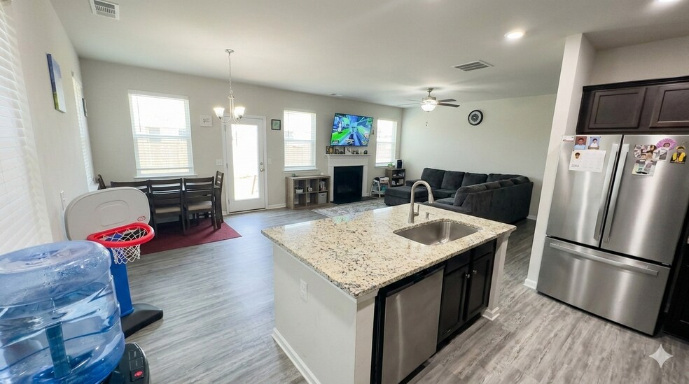 Building Photo - 232 Aimes Dr