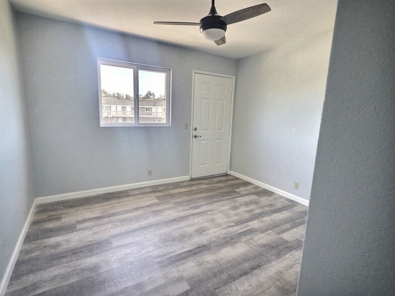 Building Photo - 325 E Surfside Dr