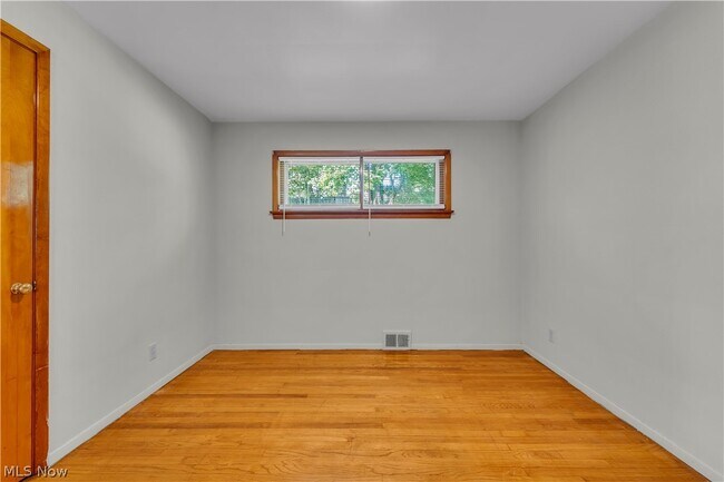 Building Photo - 77 Solon Rd