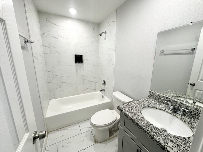 Building Photo - 8215 Crestview Dr