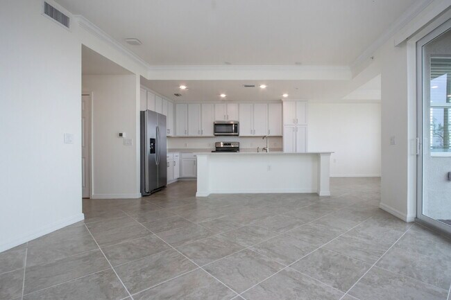 Building Photo - Riverfront Condo - 2 bed - 2 bath for rent