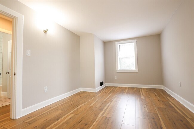 Building Photo - 31 Graham St