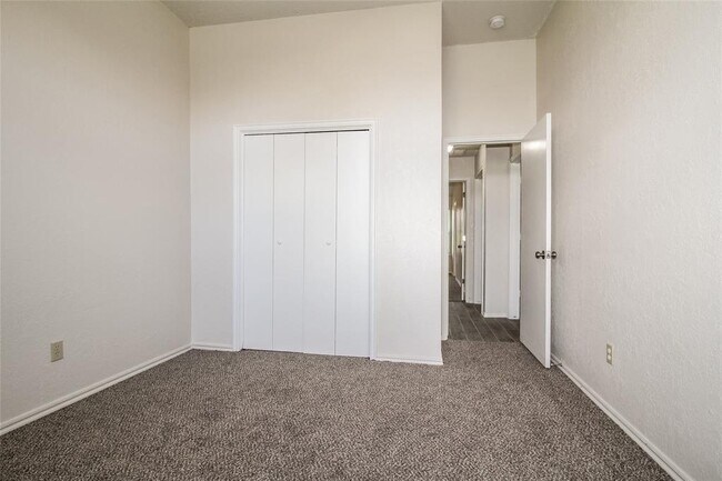 Building Photo - 8808 NW 85th Pl