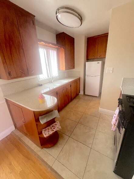 Building Photo - 515 W G St