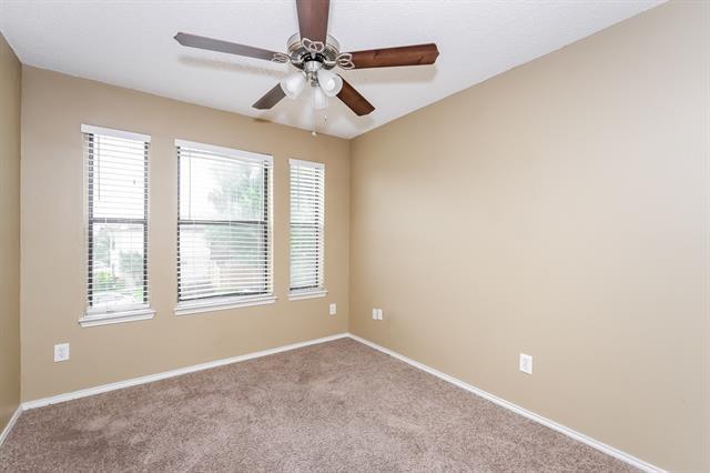 Building Photo - 837 Foxridge Dr