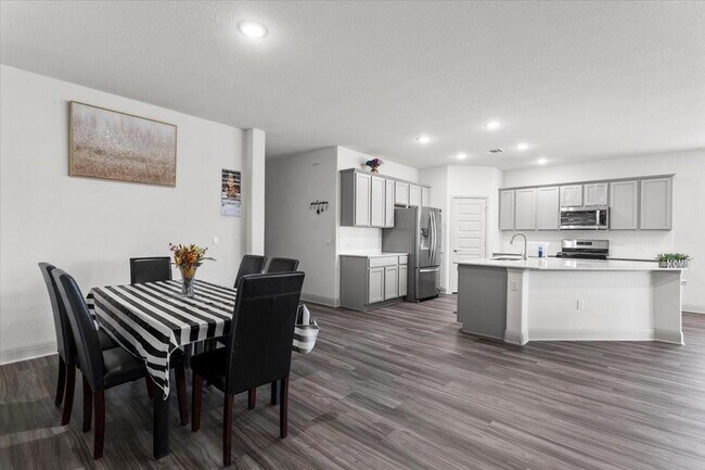 Building Photo - 18017 Nepi Dr