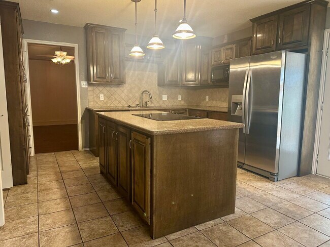Building Photo - Spacious Home near Shadow Hills!