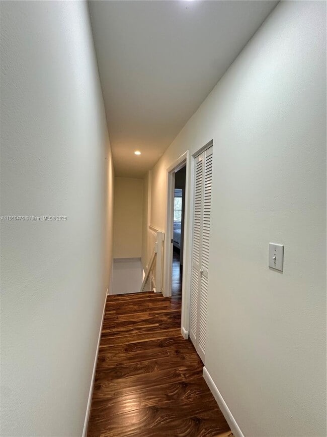 Building Photo - 9865 Riverside Dr