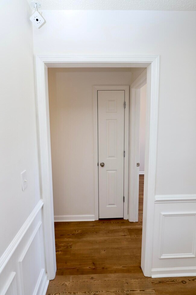 Building Photo - 3065 Temple Rd