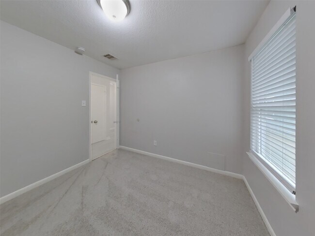 Building Photo - 6535 Providence View Ln