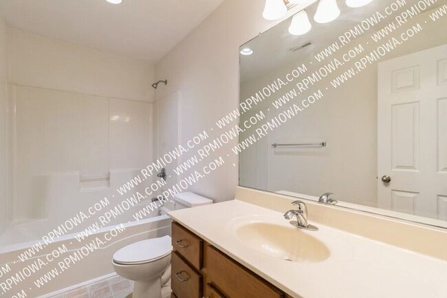 Building Photo - 5402 Tabor Dr