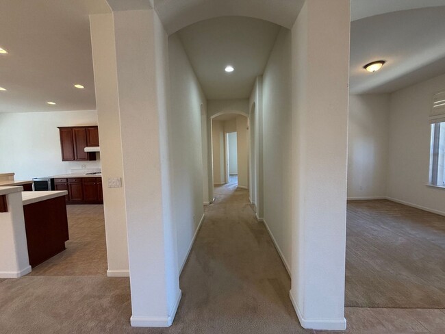 Building Photo - Spanish Springs 5bed/3bath - Move in Speci...