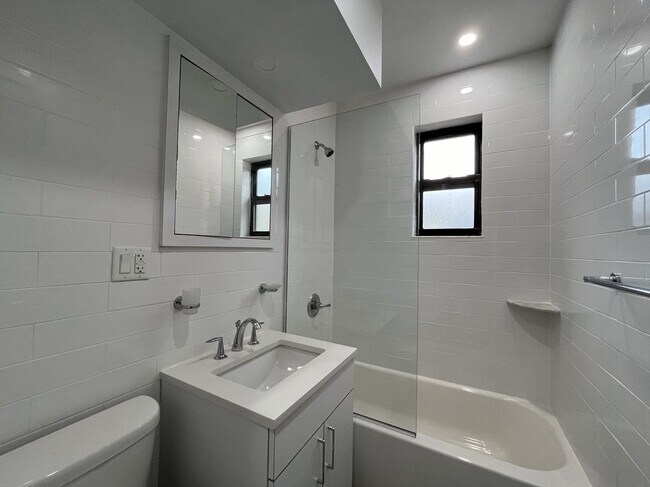 Building Photo - 20 Beekman Pl