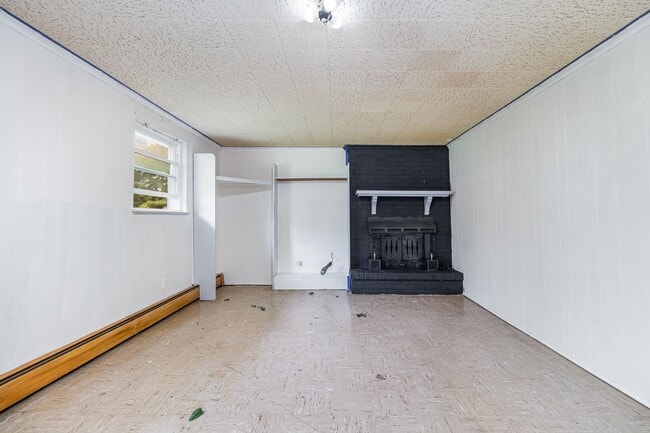 Building Photo - Coming Soon | $2,000/mo | Spacious Split-L...