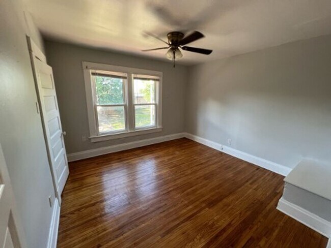 Building Photo - Welcome to 372 E 13th!!! 4 Bedroom 2 Bathr...