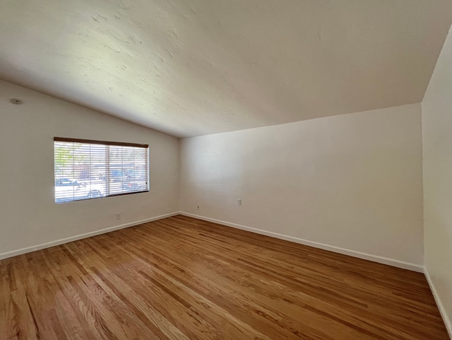 Building Photo - Charming Three Bedroom South Napa Home