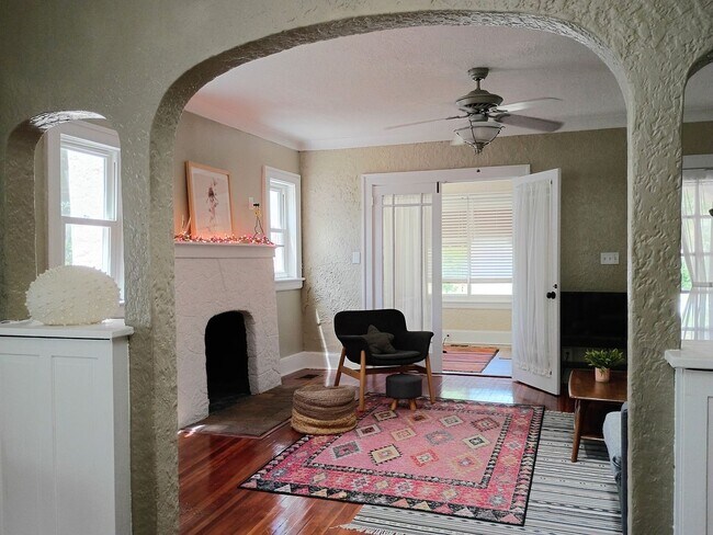 Building Photo - Charming Mediterranean Bungalow in the Heart of Historic DeLand