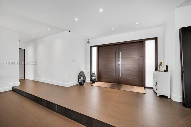 Building Photo - 2120 NE 204th St