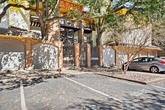 Building Photo - Croix #228