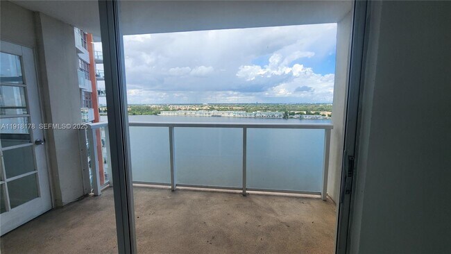 Building Photo - 1301 NE Miami Gardens Dr