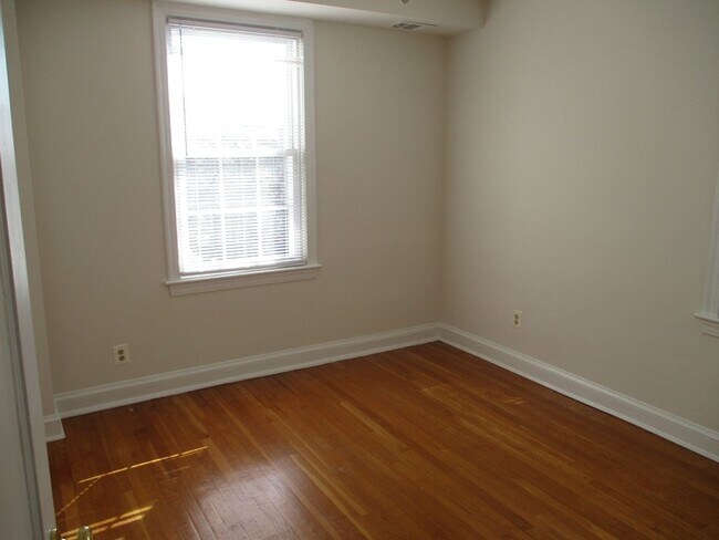 Building Photo - 0573 - Stergiou