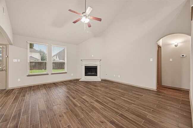 Building Photo - 2510 Shady Falls Ln