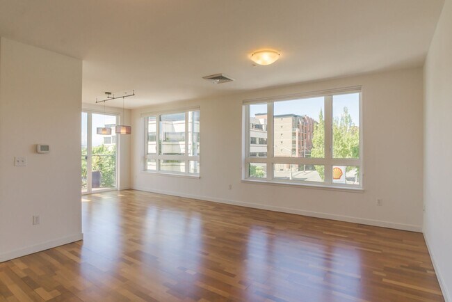 Building Photo - 2Bd/2Ba Seattle Condo