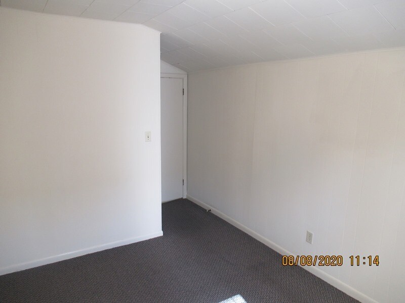 Building Photo - 419 E 12th St