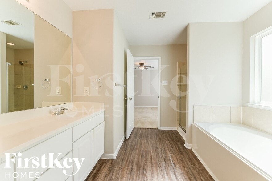 Building Photo - 9909 Hyacinth Way