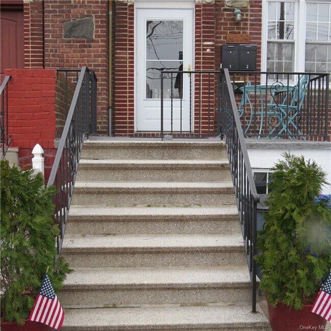 Building Photo - 6029 Delafield Ave