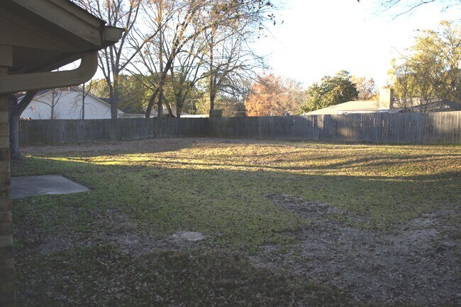 Building Photo - 421 Brigadoon St