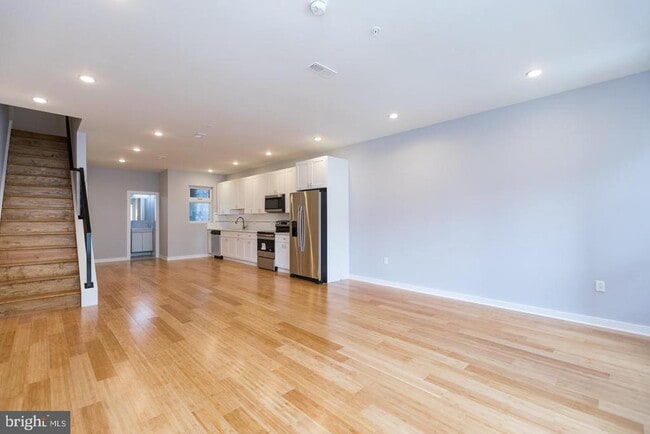 Building Photo - 2230 Frankford Ave