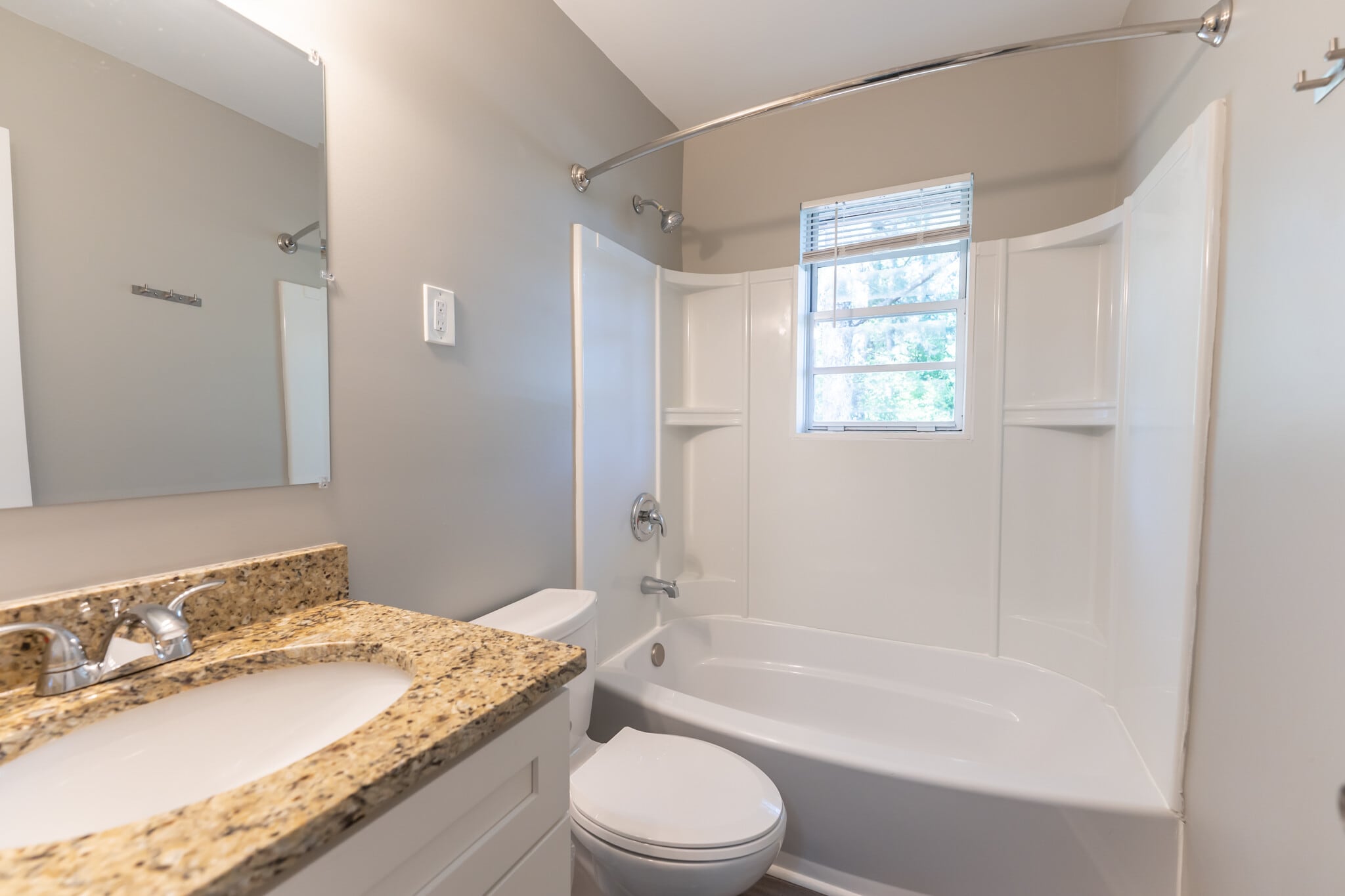 Shared Bathroom - 6140 Hillandale Dr