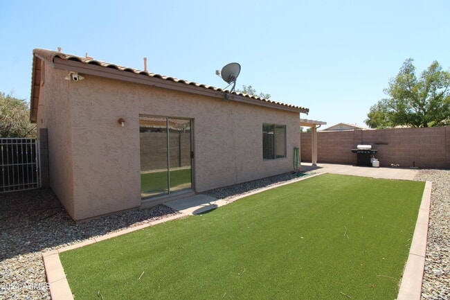 Building Photo - 2640 E La Costa Dr