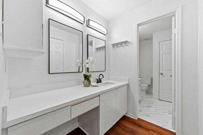 Building Photo - 9850 Pagewood Ln