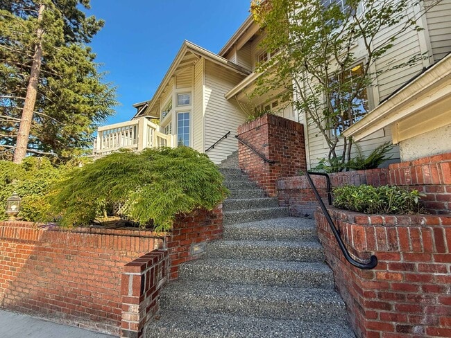 Building Photo - 4bd/3.25ba Seattle House