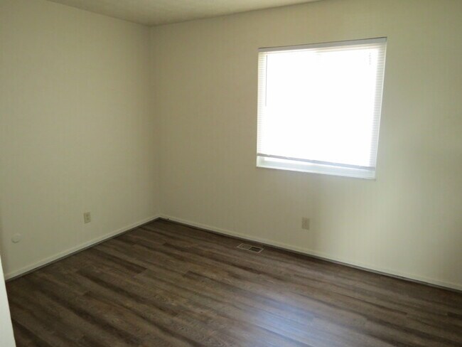 Building Photo - new rental in reynoldsburg schools