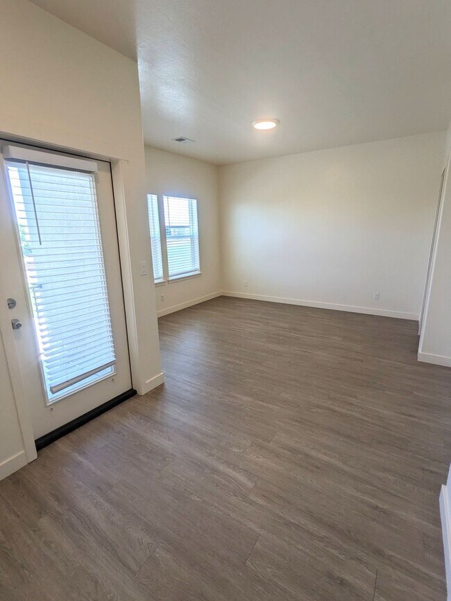 Building Photo - Move In This June! 2 Weeks Rent Free – 3 B...